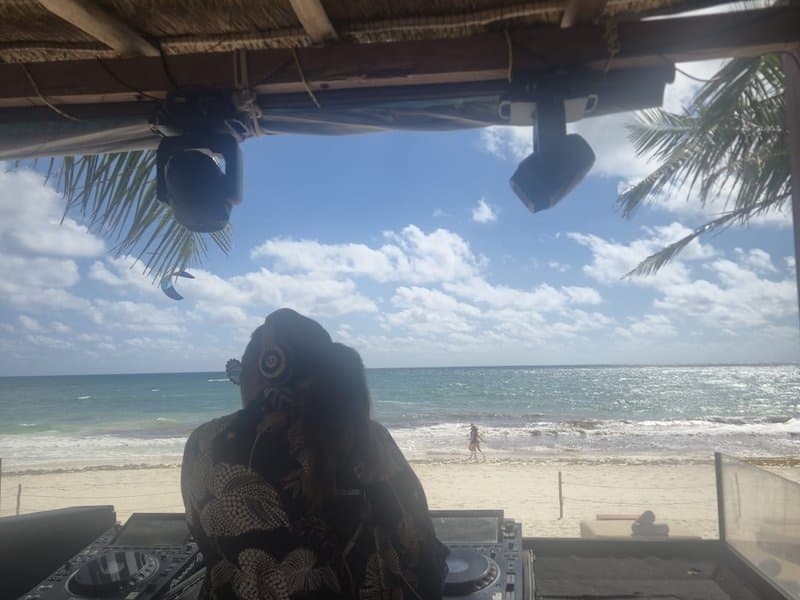 L8DY8 smiling behind the decks